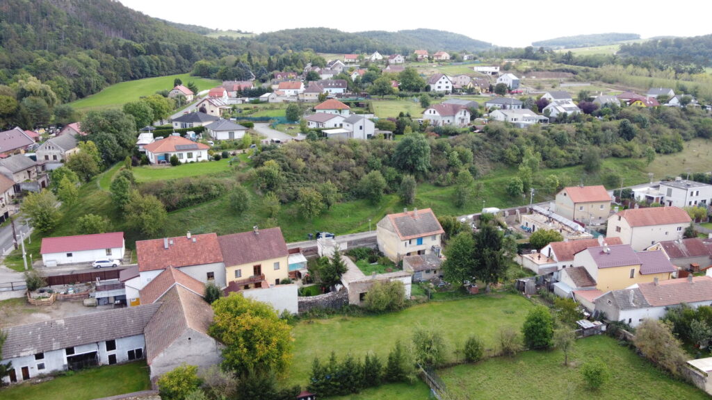 prodej domu v obci Chodoun pozemek 341 m2 okres Beroun reality vencovsky 5